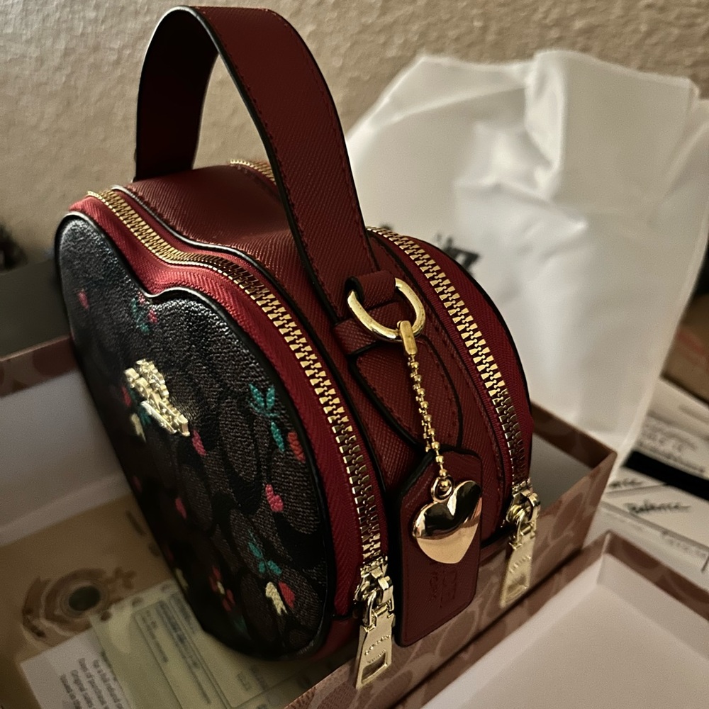 COPY - Heart shaped handbags w/box - Picture 2 of 4